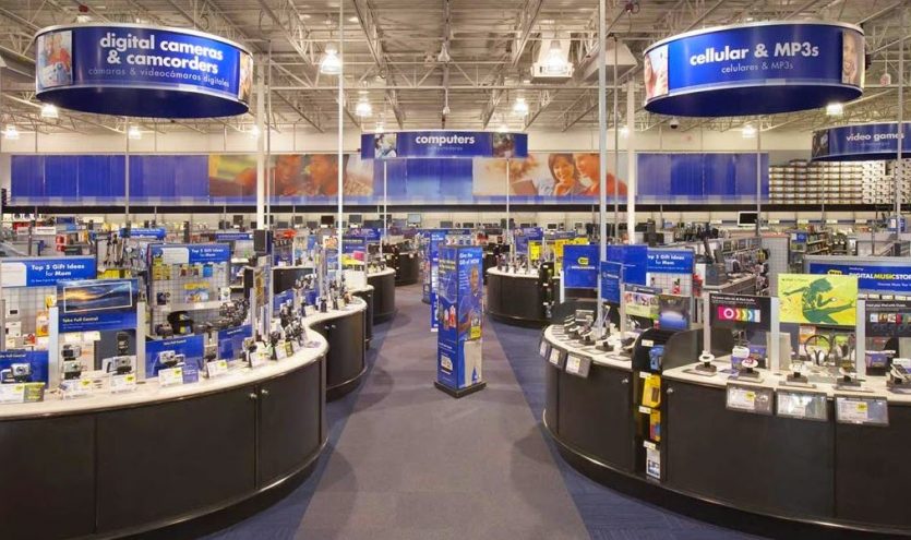 Interior da loja Best Buy em Orlando