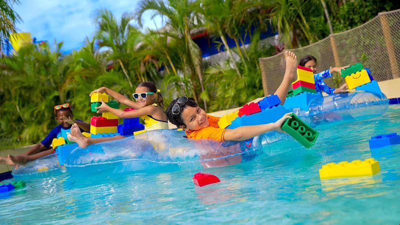 Crianças no Legoland Water Park em Orlando