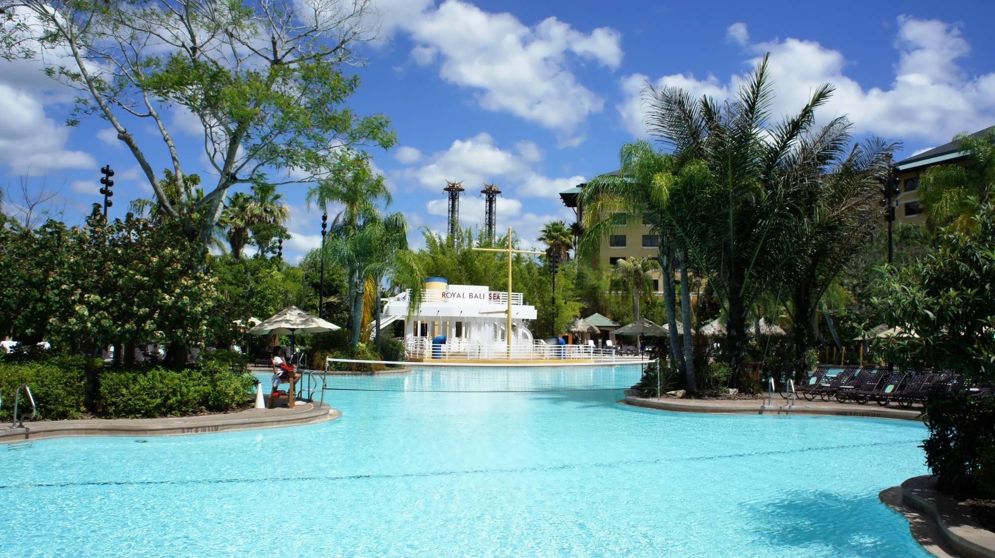 Piscina no Loews Royal Pacific Resort