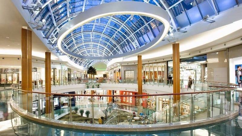 Interior do shopping Mall at Millenia em Orlando