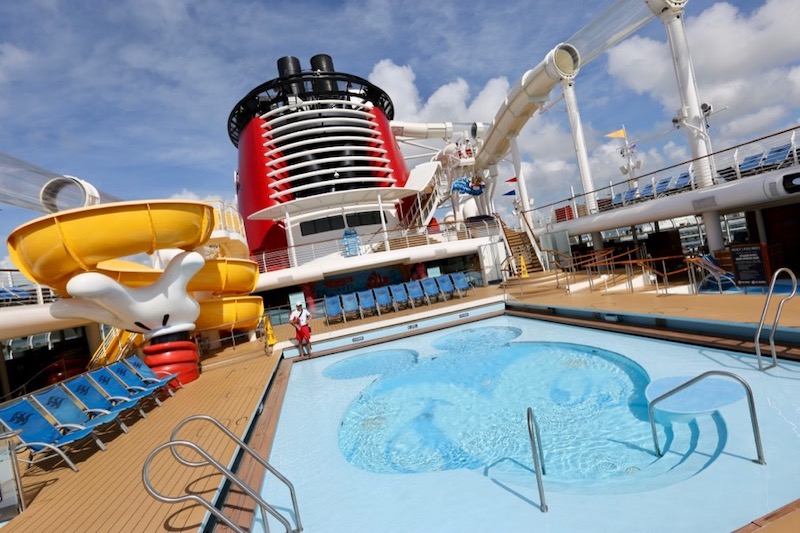 Piscina no cruzeiro Disney Dream