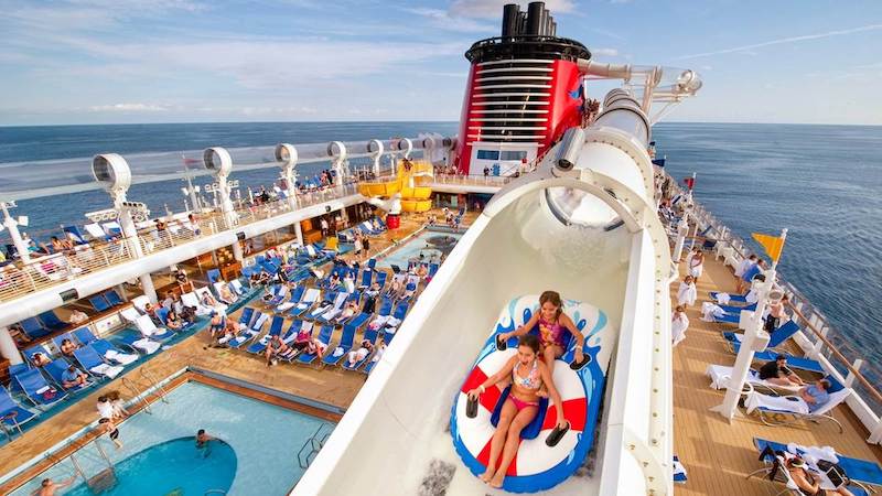 Piscina no cruzeiro Disney Fantasy