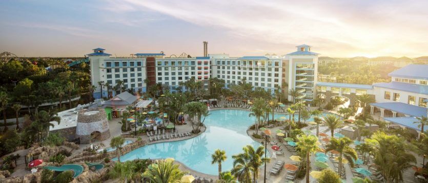 Piscina no Loews Sapphire Falls Resort