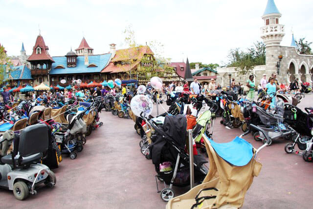 Carrinho de bebe no parque em Orlando