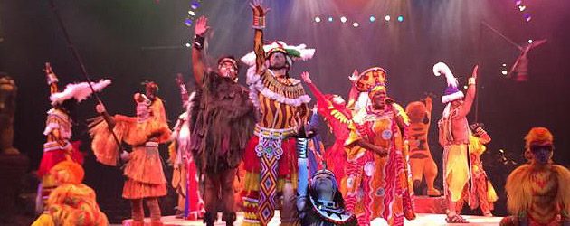 Artistas no Festival of the Lion King no Animal Kingdom da Disney Orlando