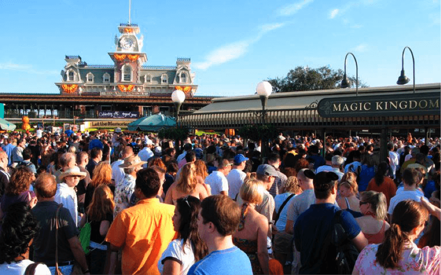 Fila no parque Magic Kingdom da Disney Orlando