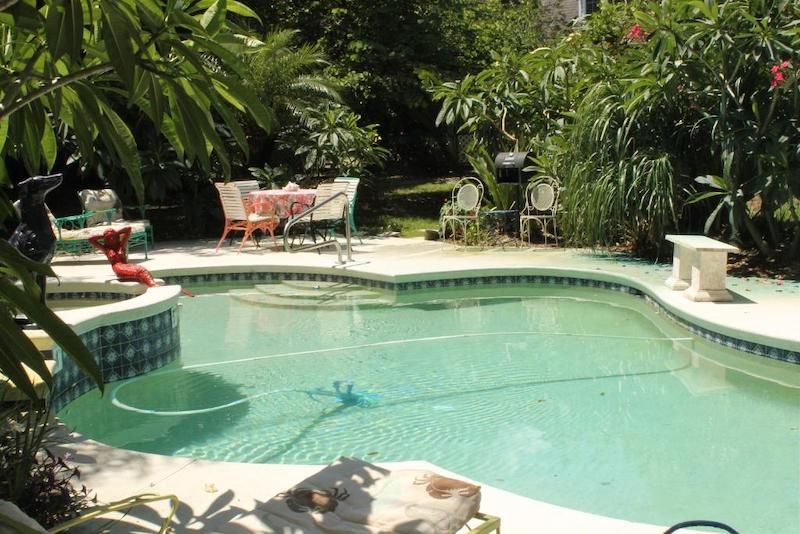 Piscina no Heron Cay Lake View