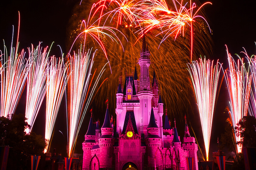 Fogos de artifício no Happily Ever After no Magic Kingdom