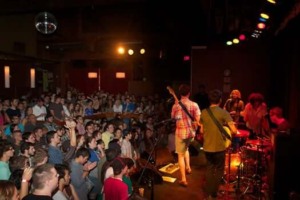 Balada The Social em Orlando: palco de shows