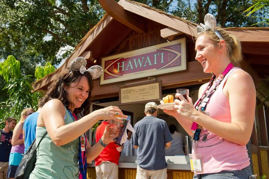 Amigas no International Food & Wine Festival no Epcot da Disney Orlando