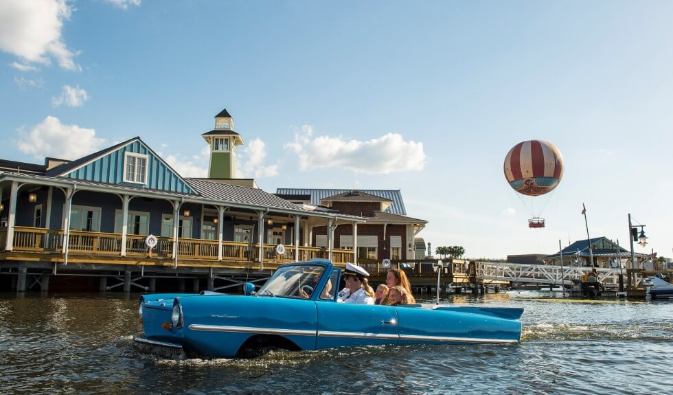 Passeio de carro anfíbio vintage na Disney Springs em Orlando