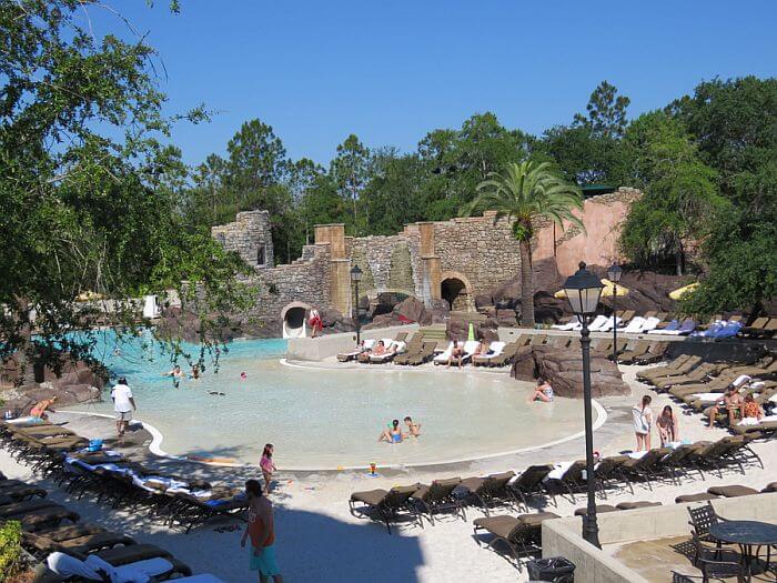 Piscina no Loews Portofino Bay Hotel