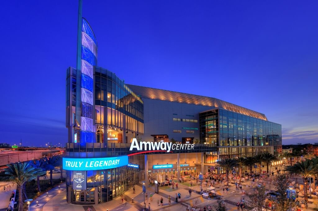 Orlando Magic Arena à noite