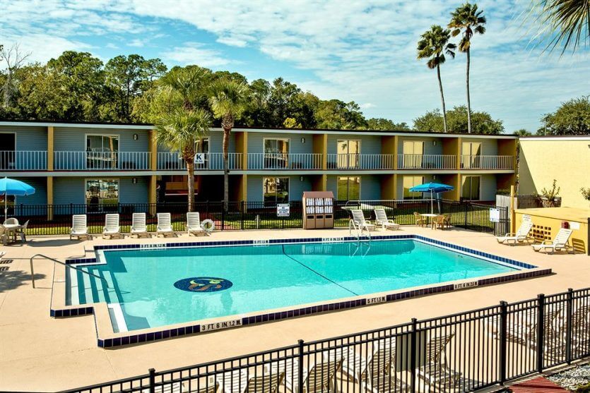 Piscina no hotel Celebration Suites