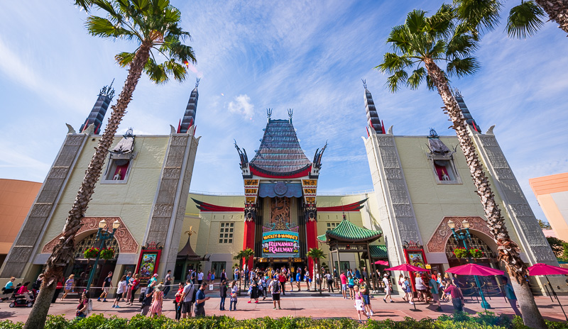 Atração Mickey and Minnie’s Runaway Railway no Chinese Theatre da Disney Orlando