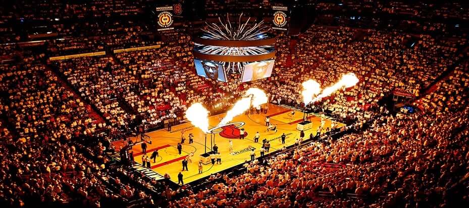 Jogo da NBA na America Airlines Arena em Miami