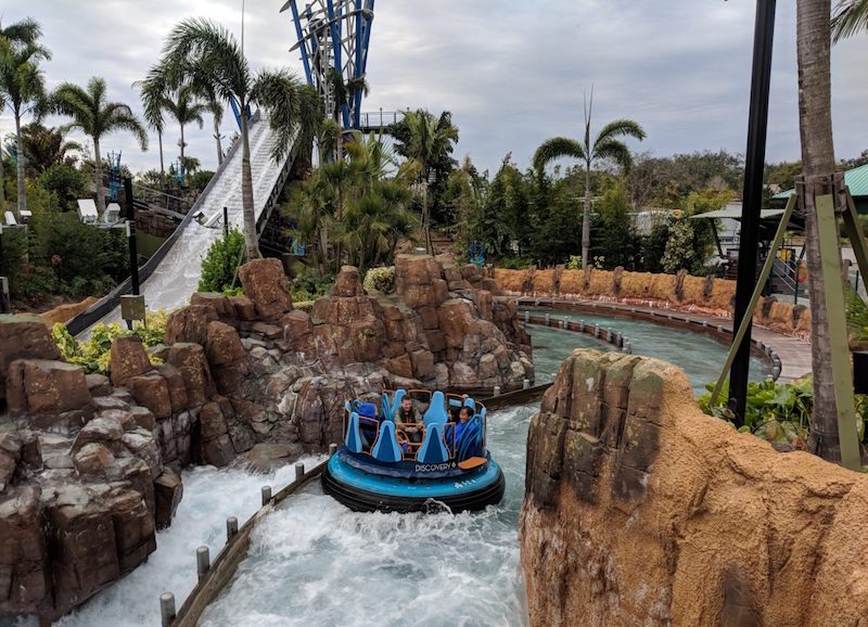 Trajeto da Infinity Falls no parque SeaWorld em Orlando