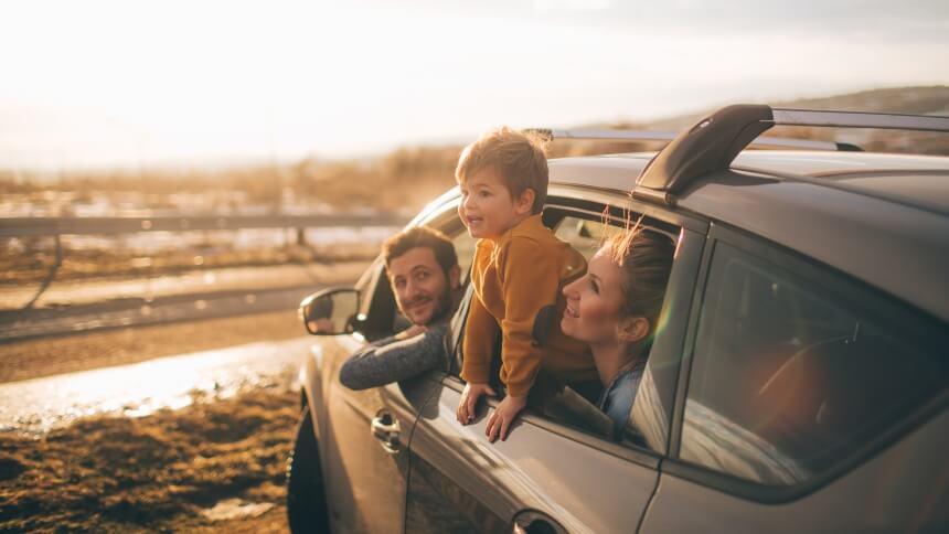 Família no carro em Miami