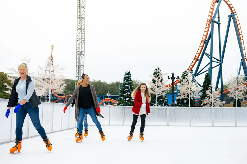 Public Ice Skating at Bayside Stadium na Christmas Celebration no SeaWorld Orlando