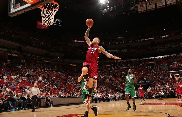 Assistir a um jogo da NBA na American Airlines Arena em Miami: jogo de basquete