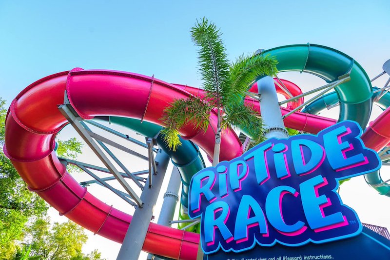 Entrada do Riptide Race no parque Aquatica em Orlando