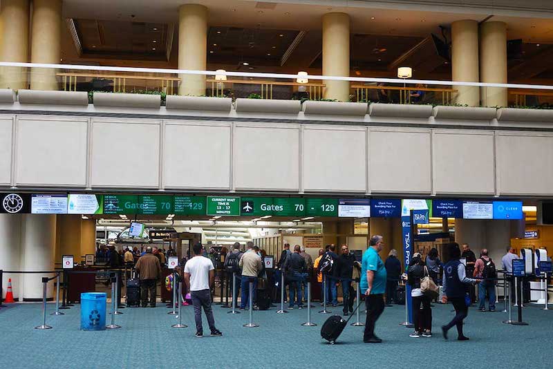 Interior do Aeroporto Internacional de Orlando