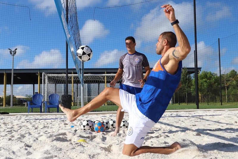 Jogadores de futevôlei em Orlando