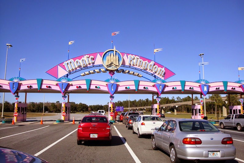 Entrada do estacionamento do parque Magic Kingdom da Disney Orlando