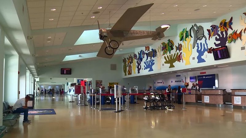 Interior do Aeroporto de Key West