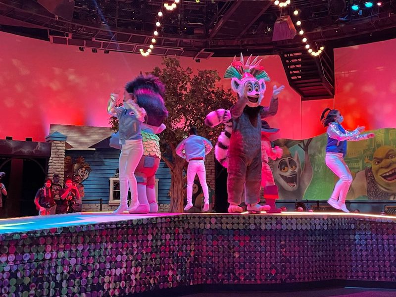 Apresentação na DreamWorks Destination no Universal Studios em Orlando