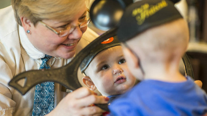 Corte em bebê na Harmony Barber Shop no Magic Kingdom da Disney Orlando