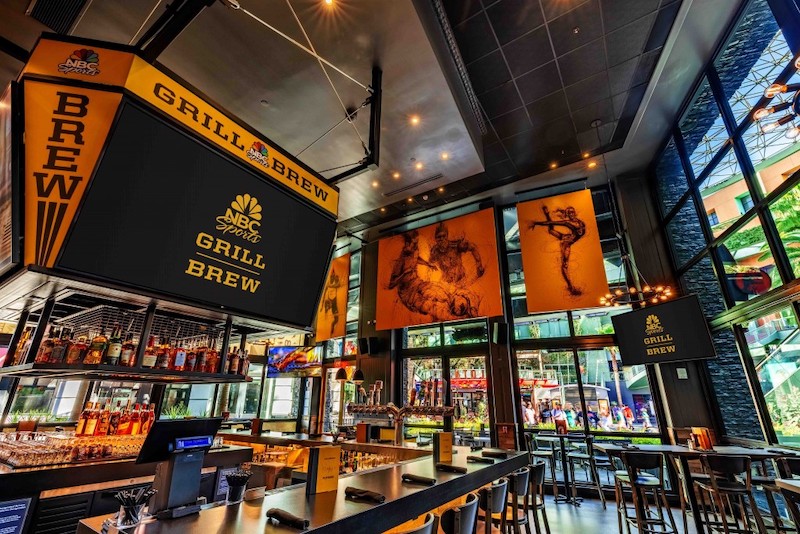 Interior do NBC Sports Grill & Brew na Universal CityWalk em Orlando