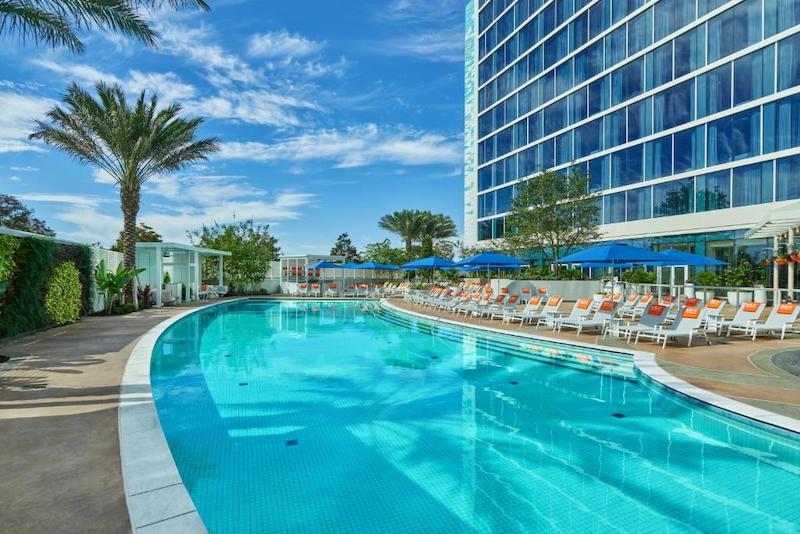 Piscina no Walt Disney World Swan Reserve em Orlando