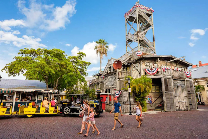 Visitantes no Museu do Tesouro do Naufrágio em Key West