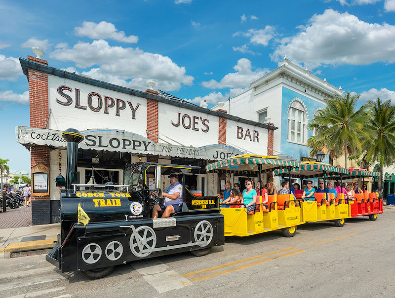 Bar no passeio de trem turístico em Key West