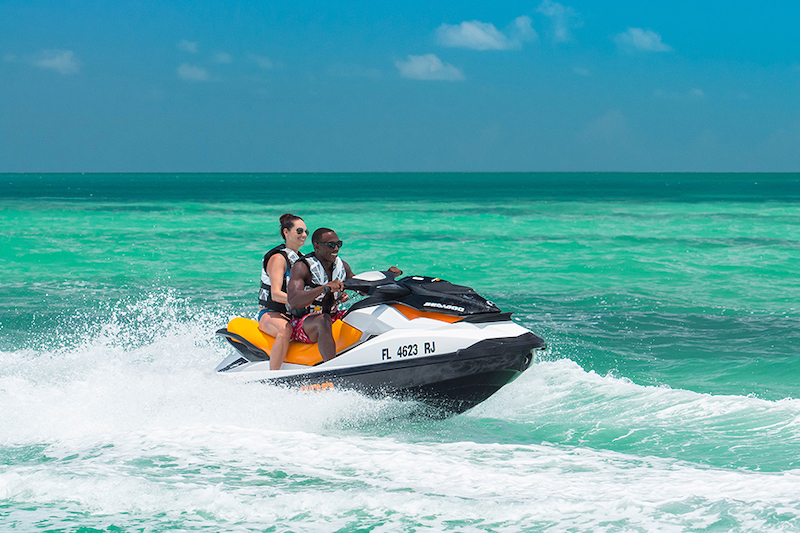 Casal no passeio de jet ski em Key West