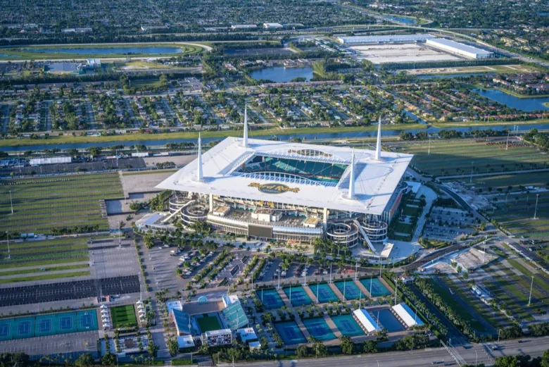 Vista pelo helicóptero do Hard Rock Stadium em Miami