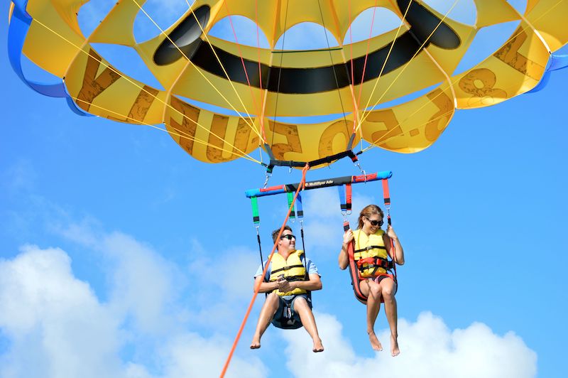 Voando de parasail em Miami