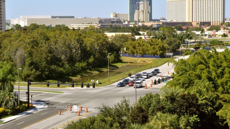 Carros na International Drive em Orlando