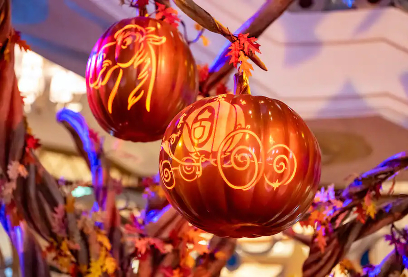 Enfeite de Halloween no cruzeiro Disney Wish