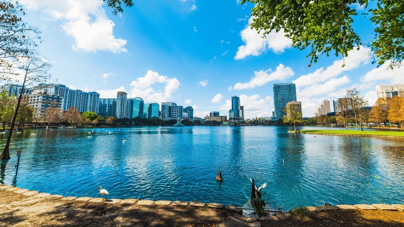 Paisagem do Lake Eola Park em Orlando