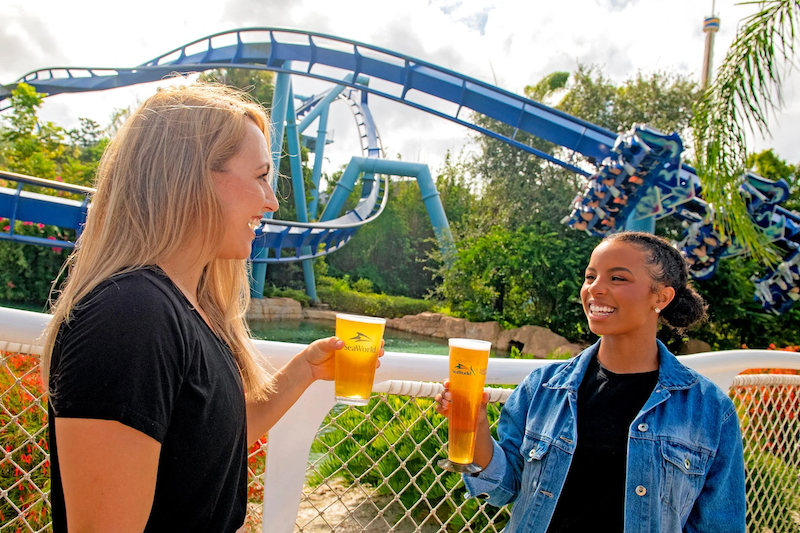 Visitantes no Craft Beer Festival no SeaWorld Orlando