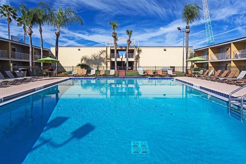 Piscina no hotel Celebration Suites em Orlando